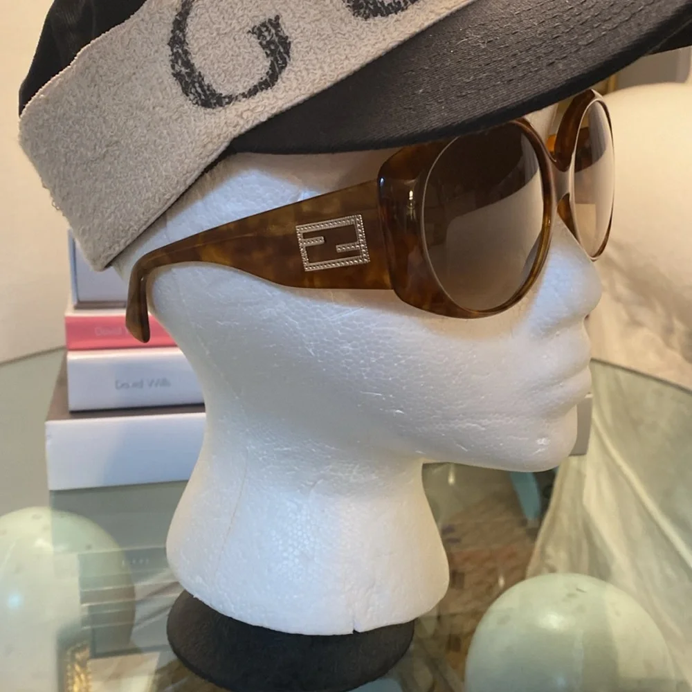 Fendi sunglasses - Picture 4 of 15